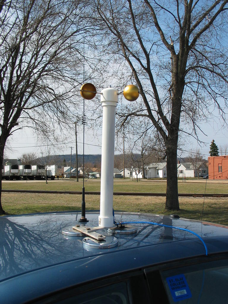 Three super strong magnets on an aluminum frame hold the anemometer in place